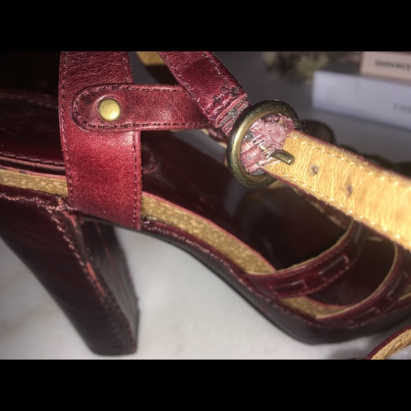 New! Frye Grace T strap leather platform sandal - Picture 13 of 13